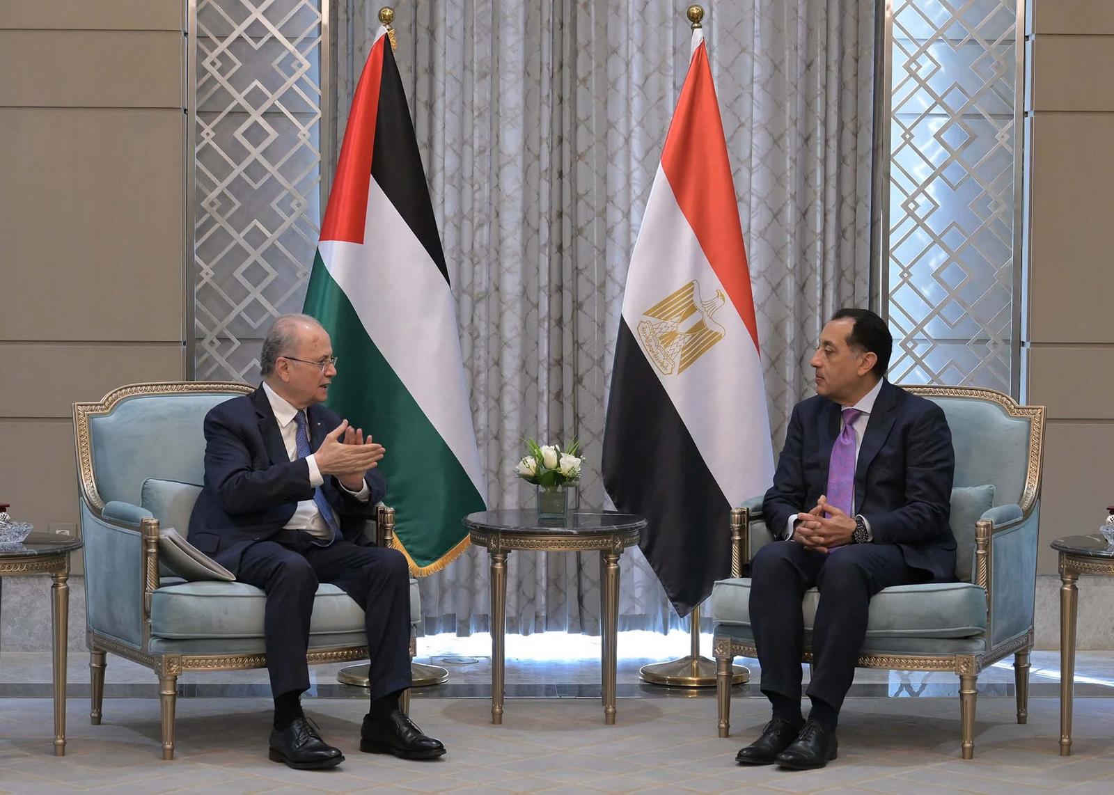 ראש הממשלה מוחמד מוסטפא נפגש בקהיר עם מקבילו המצרי: דנו בקידום הפסקת האש ושיקום עזה