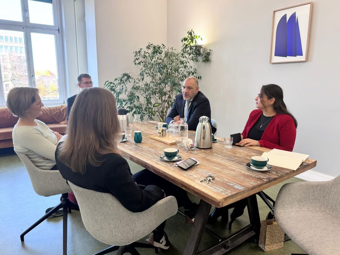 שגריר פלסטין בגרמניה נפגש עם יושבת ראש מפלגת הירוקים ודנו בהתפתחויות האחרונות