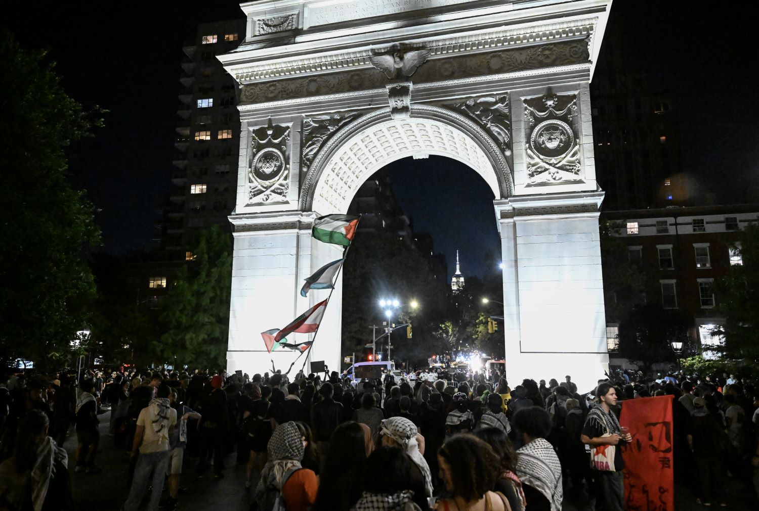 אלפי אקטיביסטים הפגינו מול עיריית ניו יורק נגד המלחמה בעזה