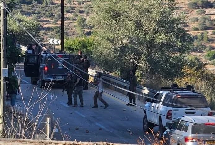 שלושה פצועים מירי מתנחלים וחיילי כיבוש בכפר ביתילו שליד רמאללה