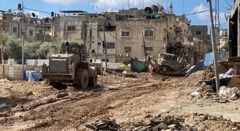 כוחות הכיבוש פשטו על מחנה אל-פארעה: פצועה ופינוי משפחות בכפייה