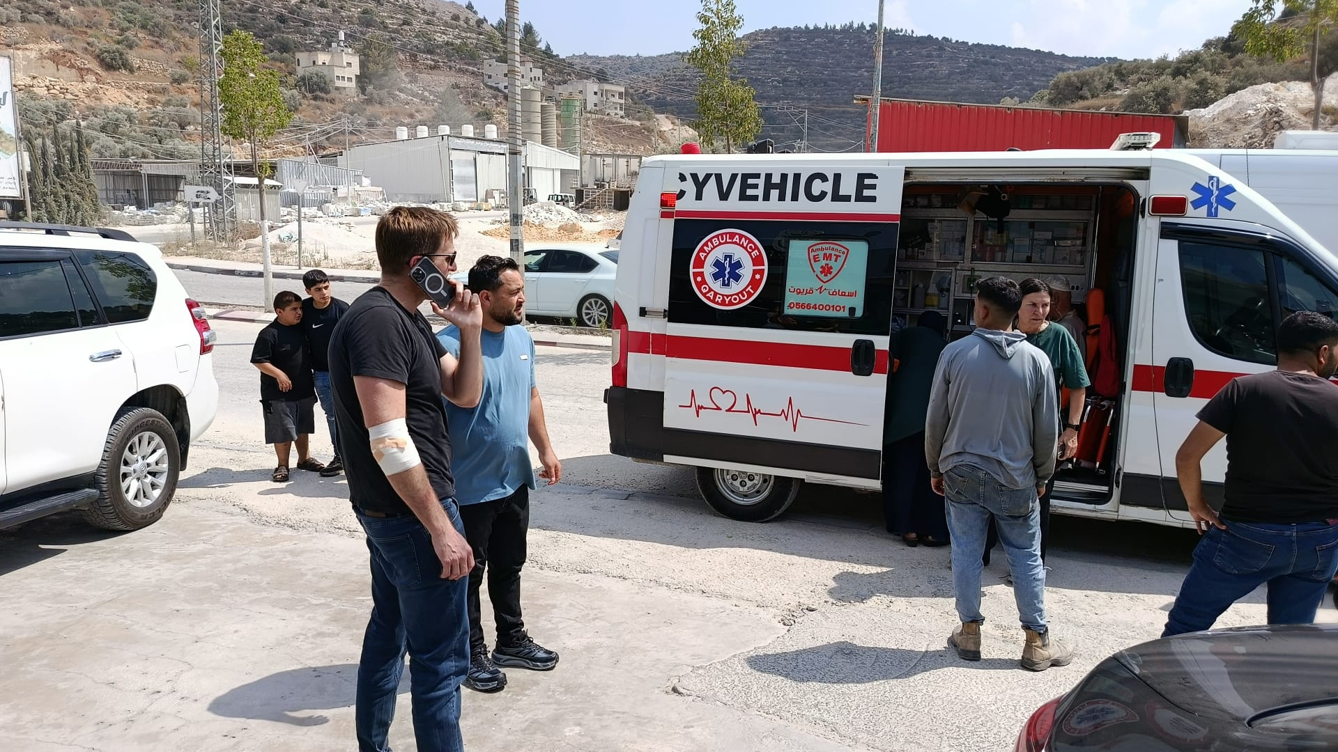 מתנחלים תקפו בני זוג ועיתונאים זרים בכפר ג'אלוד