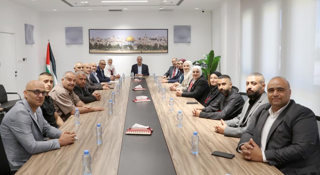 א־שייח' דן עם ראשי הרשויות בדורא, דיר סאמת ובית עווא בדרכים לחיזוק פעילות השלטון המקומי