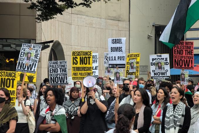 מאות מפגינים השתתפו בהפגנה בסיאטל בדרישה לחקירת מותה של הפעילה עאישה-נור איג'י