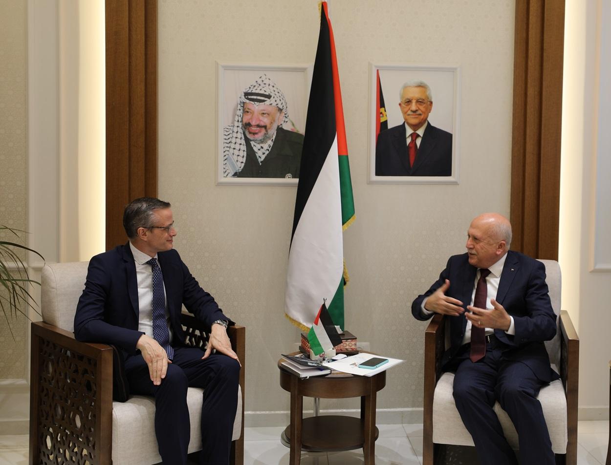 השר מוחמד אלאעמור דן עם האיחוד האירופי וארגון העבודה הבינלאומי בתמיכה בכלכלה הפלסטינית
