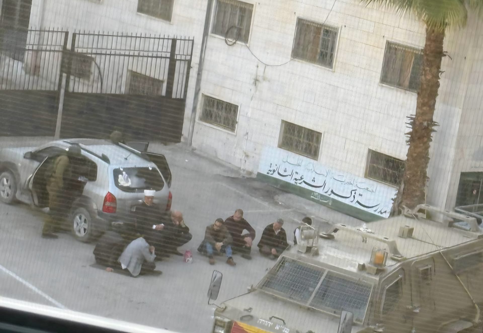 חברון: כוחות הכיבוש עצרו את השר לענייני דתות לשעבר ועיכבו את כתב "וואפא"