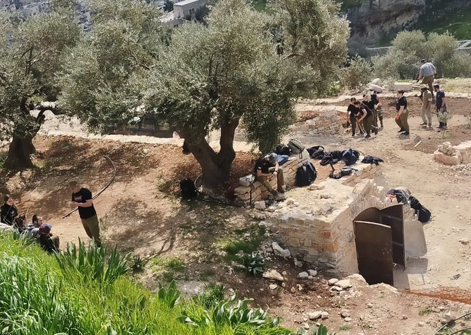 אלעד מגייסת חיילים לגזל האדמות