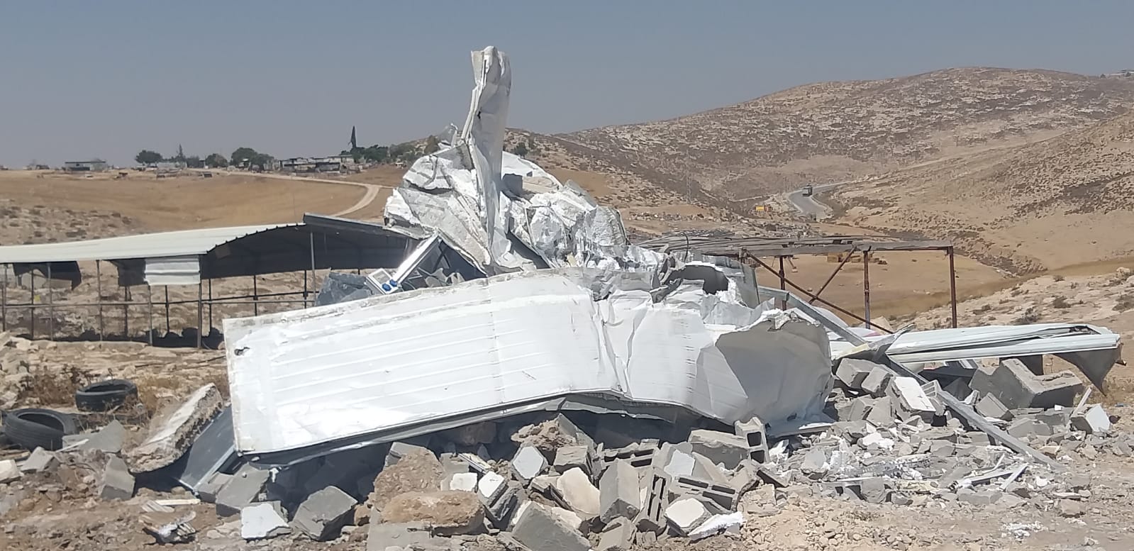 כוחות הכיבוש הרסו בית בדרום חברון, במקביל להמשך המתקפה זה היום השני