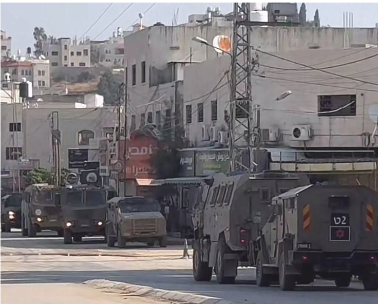 צעיר פלסטיני נפצע מירי כוחות הכיבוש בטולכרם; מצור והסלמה מתמשכת בעיר