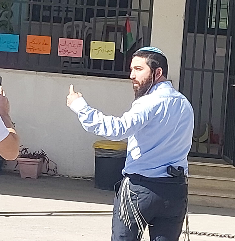 ח״כ מהימין הקיצוני פלש לבית ספר לבנות במהלך יום הלימודים