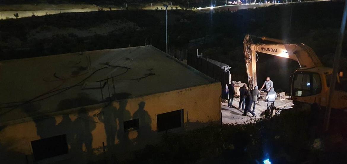 משפחת אבו כף הרסה ביתה בחשכה