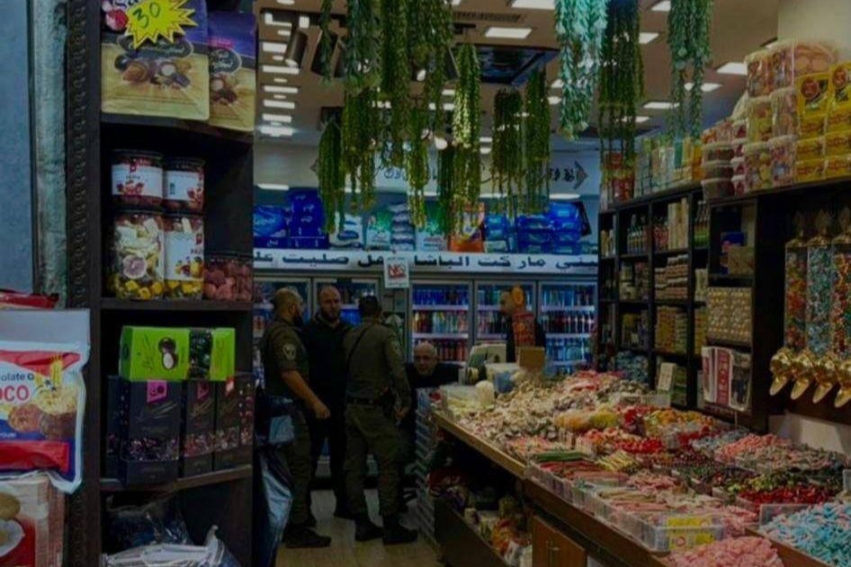 שני מתנחלים תקפו בעלי חנויות וכוחות הכיבוש עצרו ארבעה תושבים בירושלים