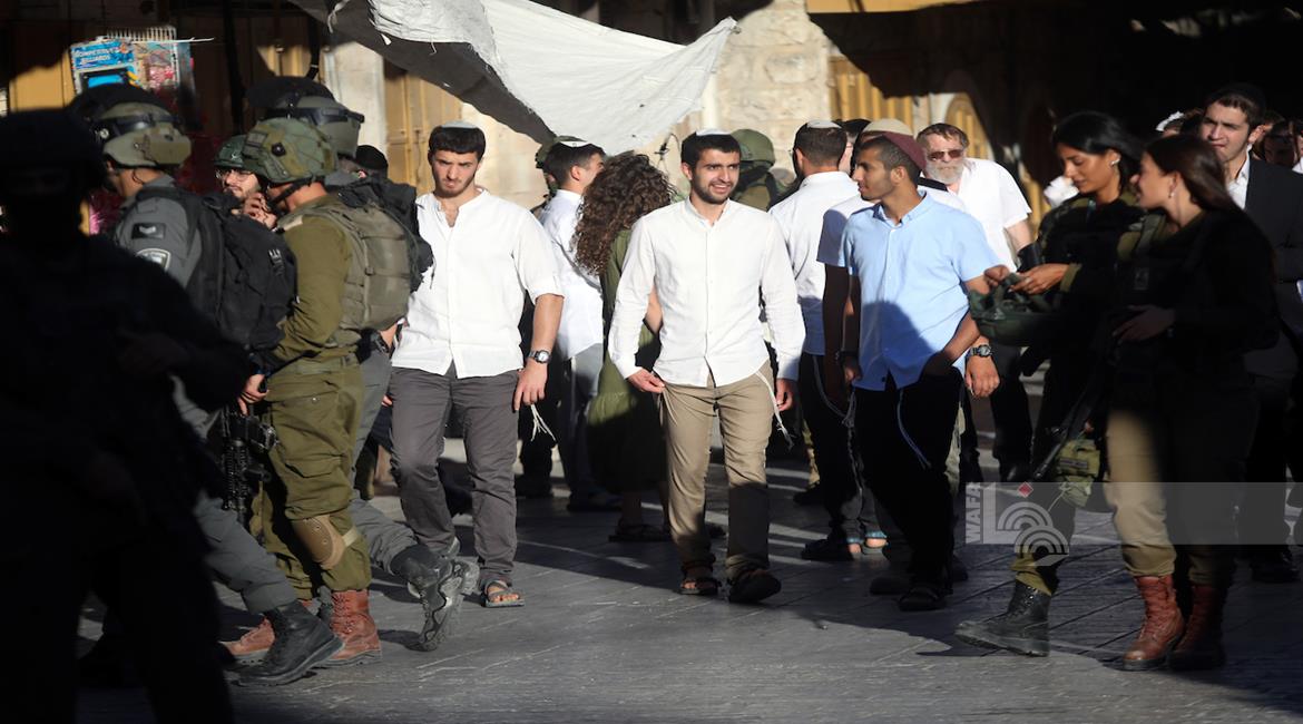 צעידות פרובוקטיביות של מתנחלים בעיר העתיקה: כוחות הביטחון מנעו כניסת מתפללים והרחיקו עיתונאים ממסגד אל־אקצא