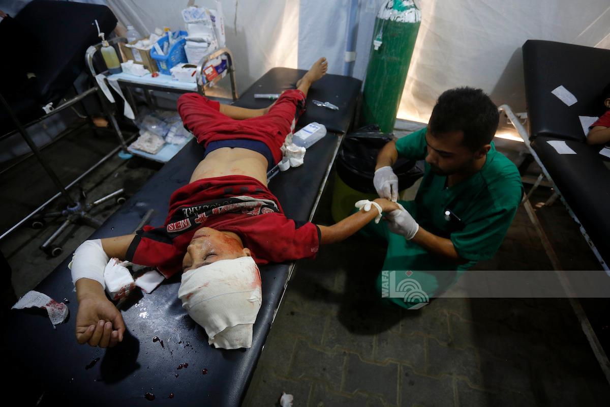 שבעה הרוגים ועשרות פצועים בהפצצות ישראליות על עזה