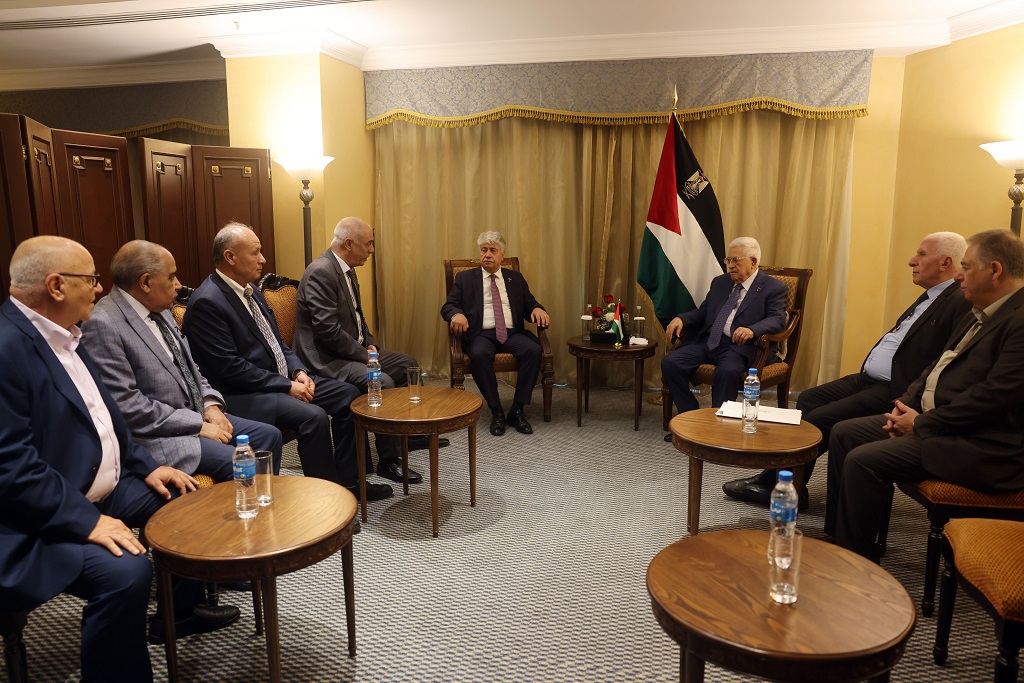 הנשיא מחמוד עבאס נפגש עם הנהגת חזית המאבק העממי הפלסטינית בראשות אחמד מג’דלאני