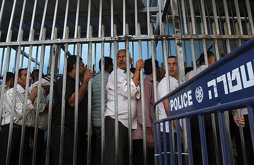 הכרזת מלחמה על ספסרי אישורי העבודה