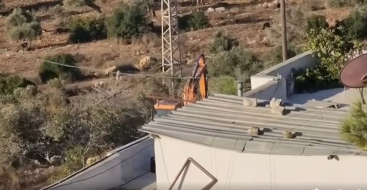 מתנחלים ביצעו עבודות דחפור באדמות אום ספא שמצפון־מערב לרמאללה