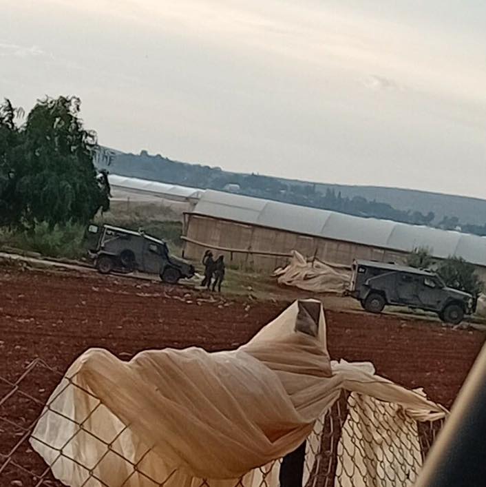 כוחות הכיבוש פשטו על הכפר עאטוף ממזרח לטובאס וערכו חיפושים במבנים