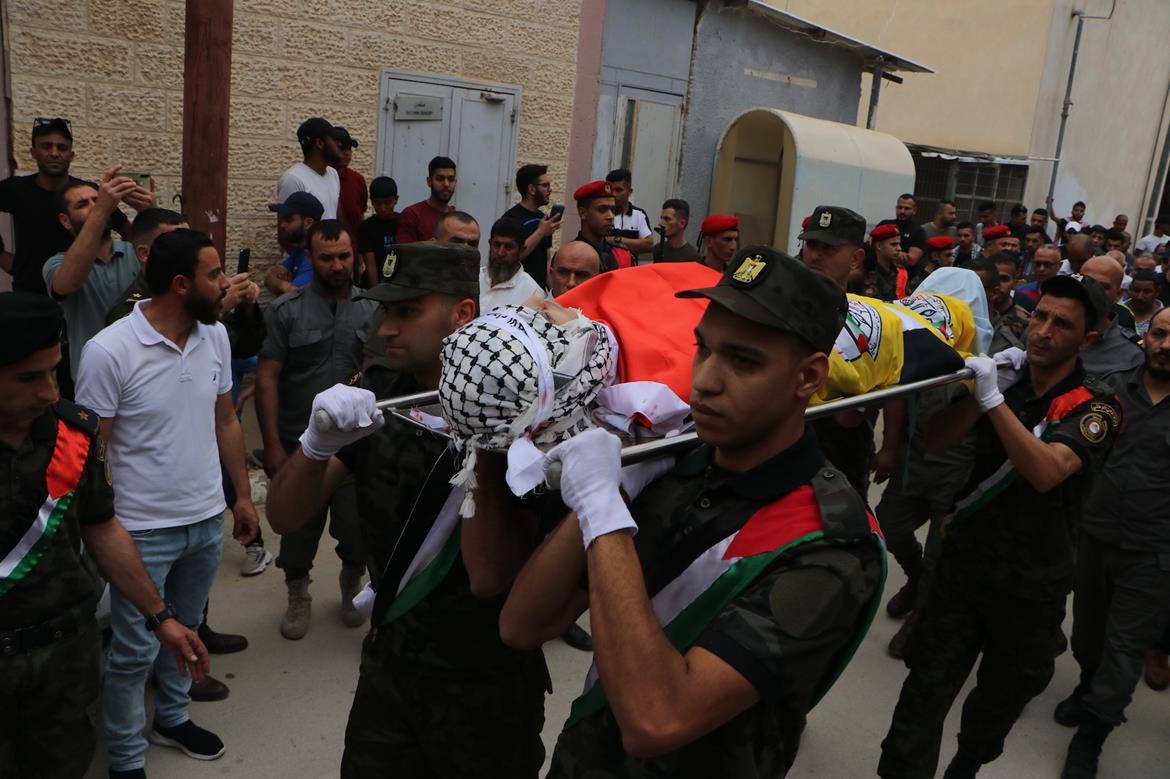 הלוויה צבאית נערכה לצעיר אחמד דויקאת שנורה בראשו במחנה הפליטים עגבת ג'בר ביריחו.