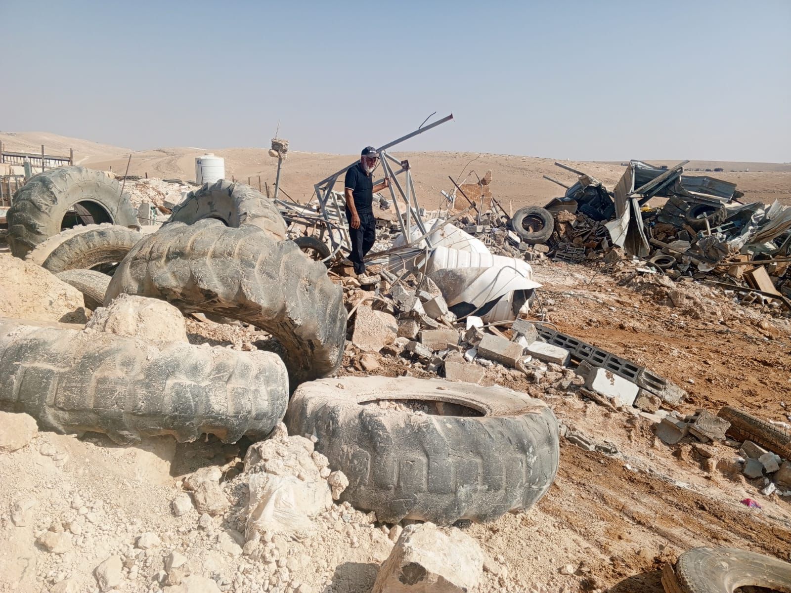 כוחות הכיבוש הרסו חדרי מגורים ומבנים חקלאיים בדרום חברון