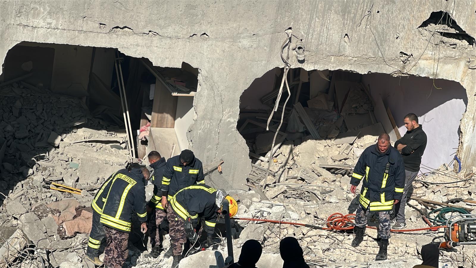 מאבק נגד הזמן בג'נין: אישה ושלושה ילדים נלכדו תחת הריסות ביתם במחנה הפליטים