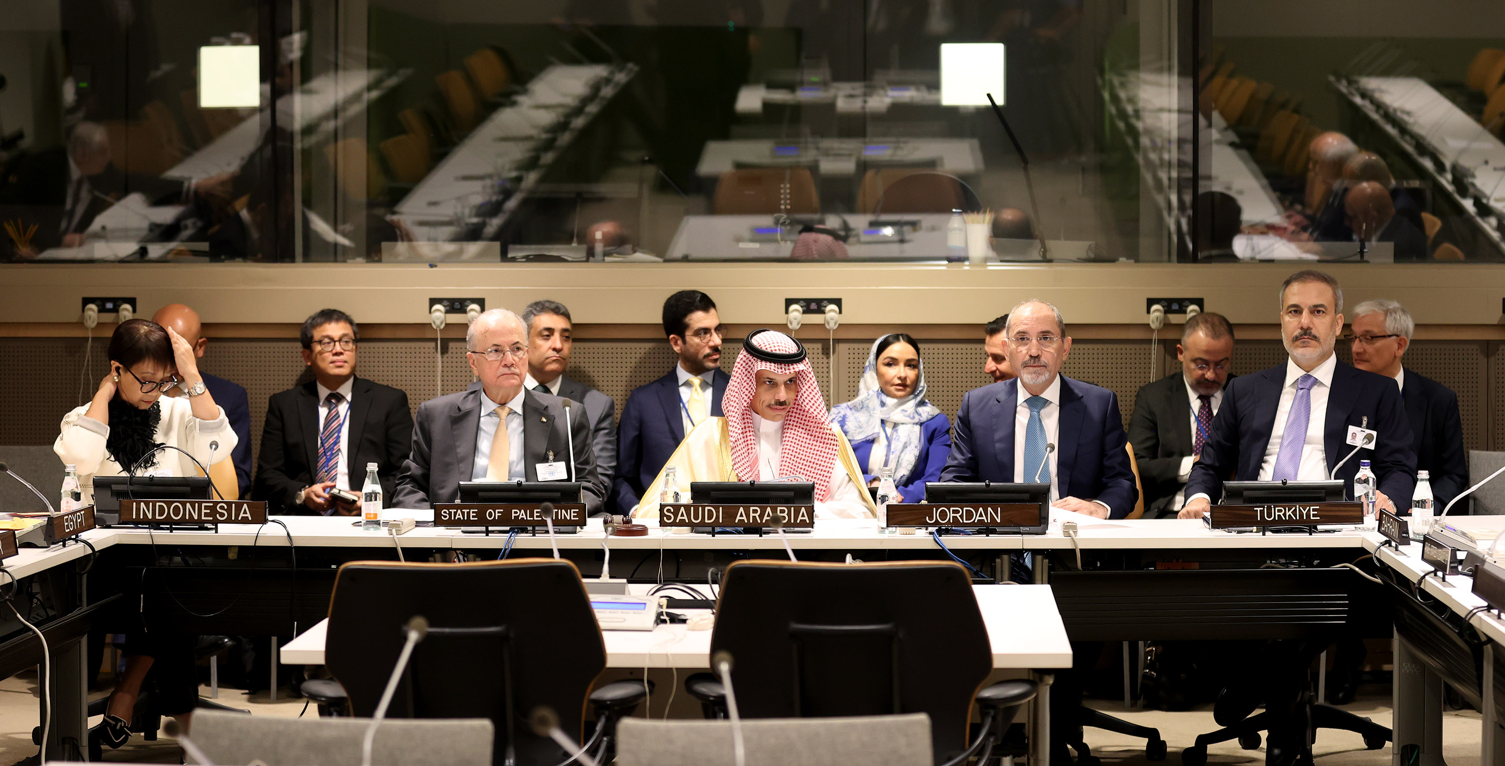 ראש הממשלה מוסטפא השתתף בישיבת הוועדה הערבית-אסלאמית לבלימת המתקפה ע עזה