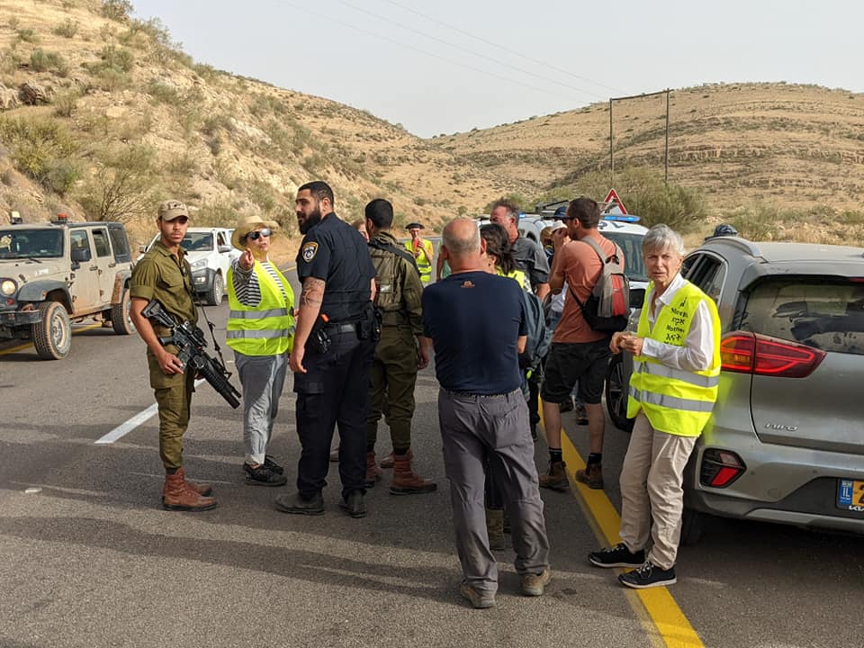מתנחלים "אדוני העמק" 