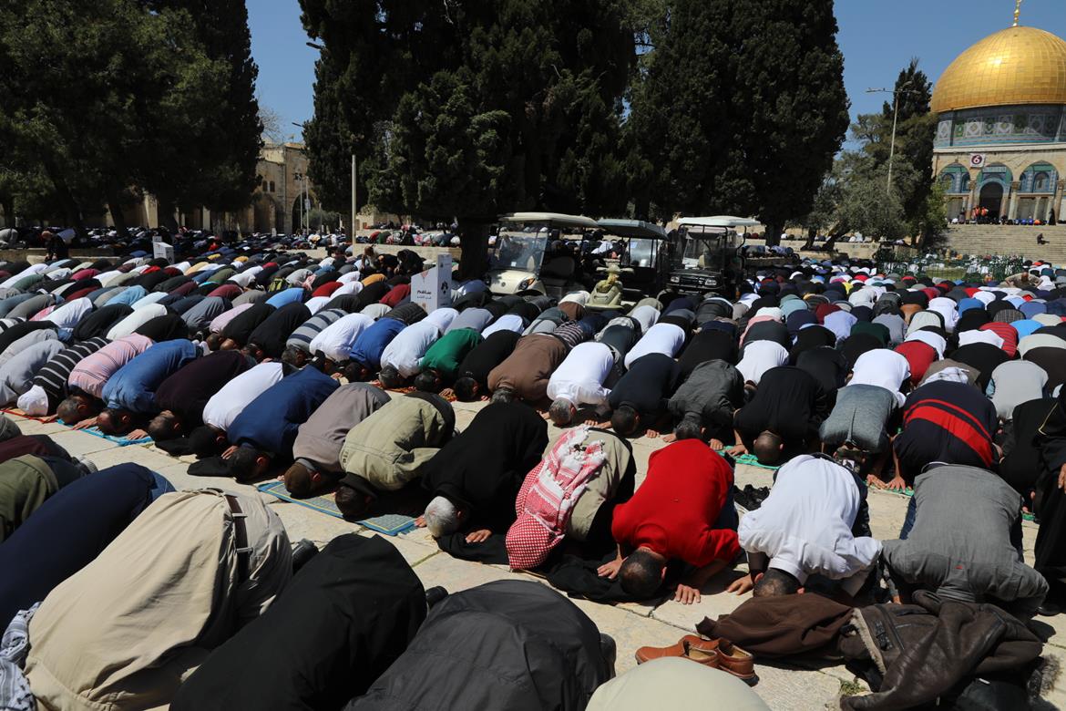 למעלה מ 60 אלף מתפללים