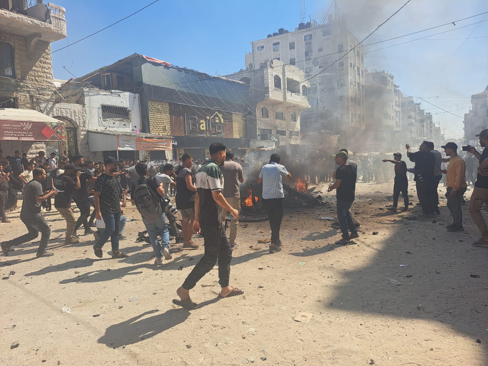שלושה פלסטינים נהרגו ואחרים נפצעו בתקיפת רכב בעיר עזה