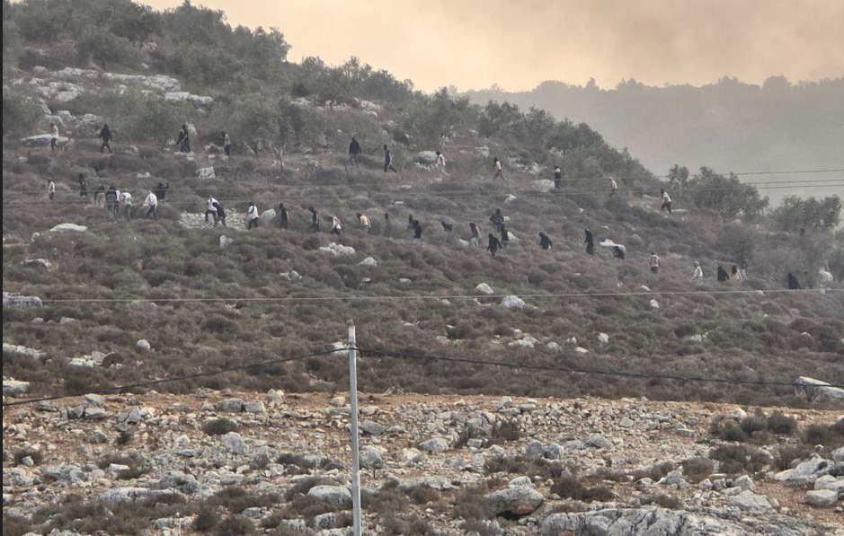 מתנחלים תקפו אזור תעשייה מזרחית לטולכרם והציתו רכבים ומבנים חקלאיים