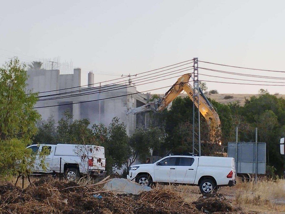 כוחות הכיבוש הישראלי הרסו את בניין מועצת הכפר פרוש בית דג'ן