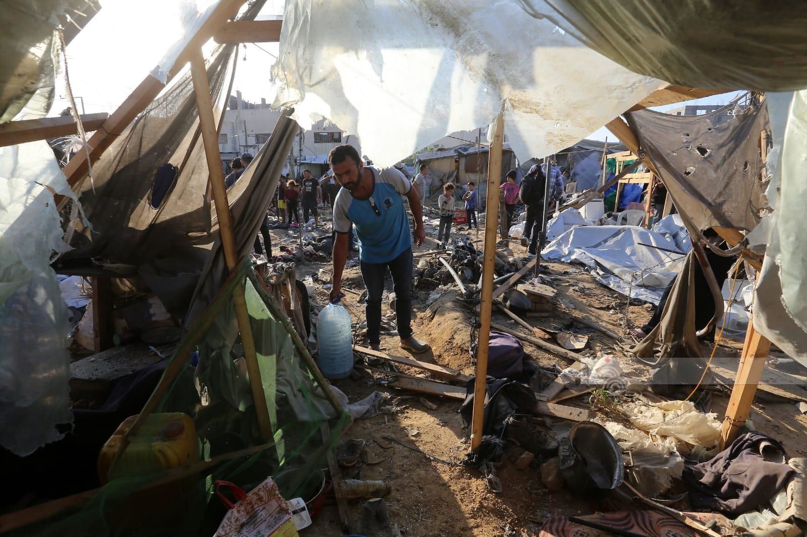 צעיר נהרג ועוד רבים נפצעו בהפצצות כוחות הכיבוש על עזה