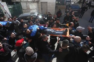 אלפים בהלווית הצעירים שחוסלו