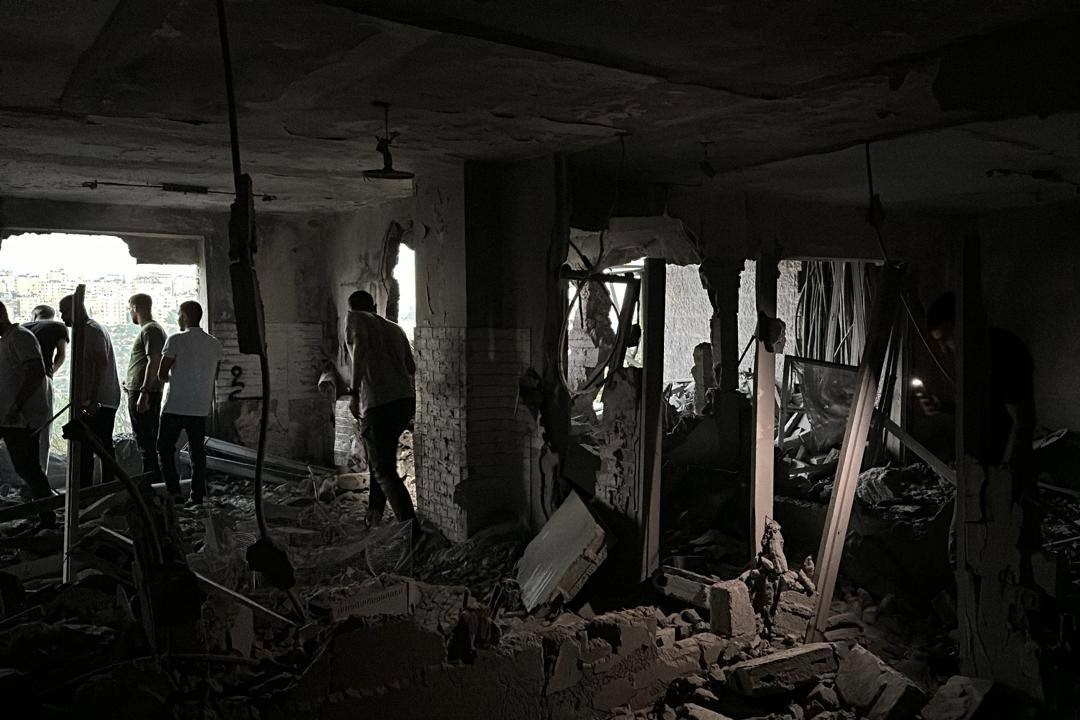 כוחות הכיבוש הישראלי הרסו שתי דירות של עצורים ברמאללה ובאל-בירה