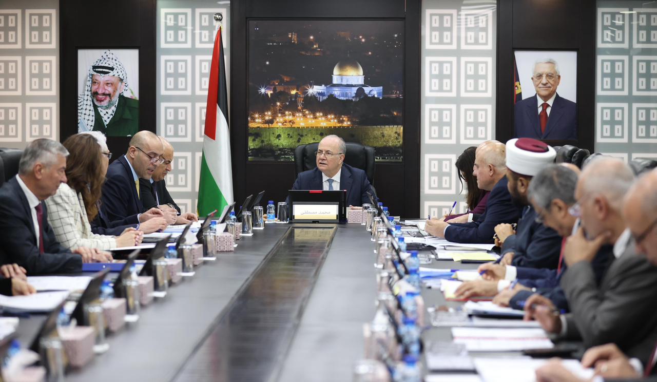 הממשלה הפלסטינית הנחתה את נציגויותיה בעולם להגביר את המאמצים לחיזוק התמיכה הבינלאומית בעם הפלסטיני