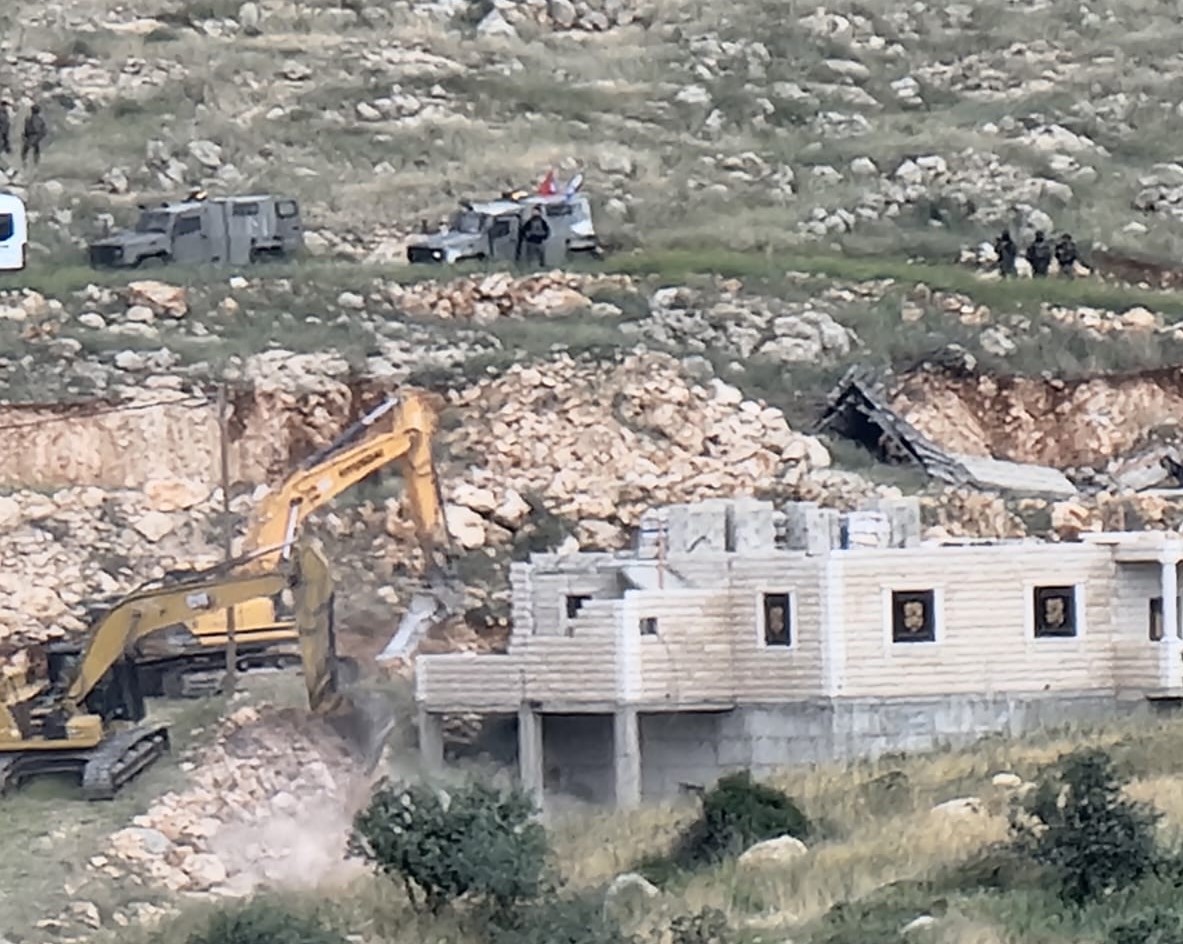 כוחות הכיבוש החלו בהריסת שני בתים בכפר א-ריחייה שבדרום חברון