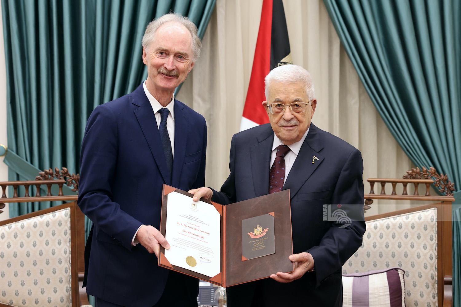 הנשיא עבאס העניק לדיפלומט הנורבגי גייר בדרסון את עיטור “כוכב הידידות”