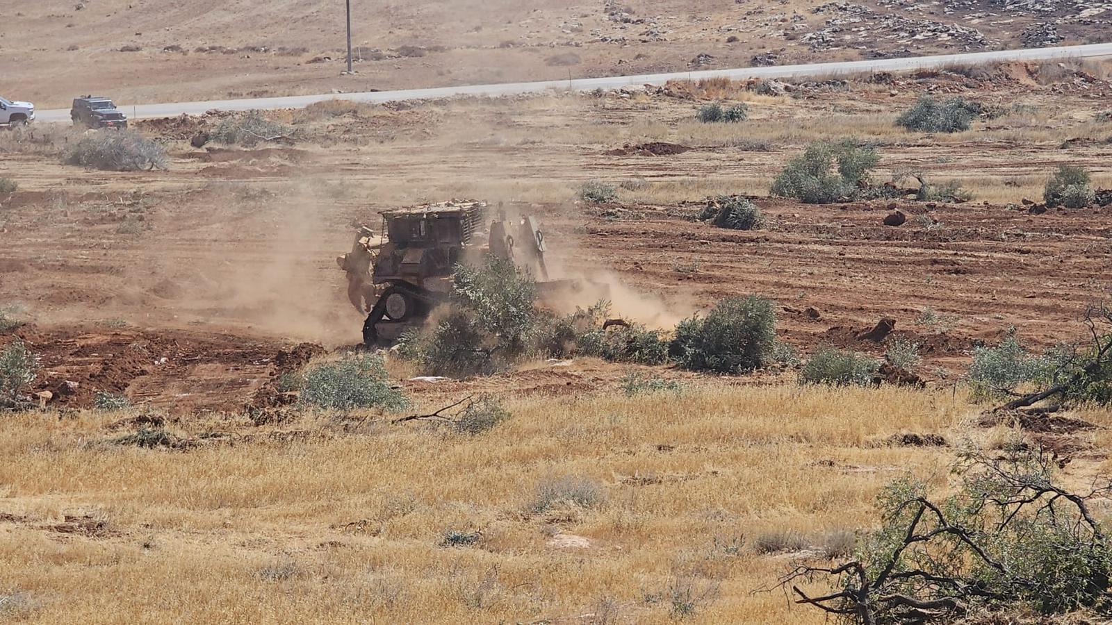 הכיבוש ממשיך במצור ובמתקפות על הכפר אלמוע'יר זה היום השלישי ברציפות