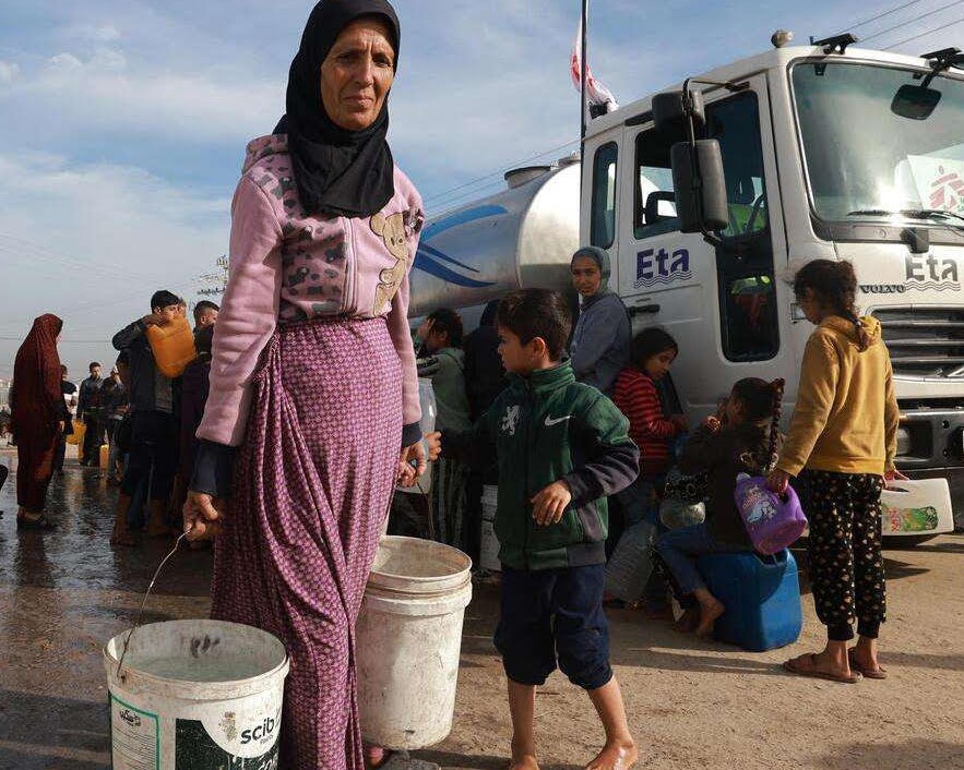 רשות המים: משבר המים בפלסטין מטיל נטל כפול על נשים ונערות