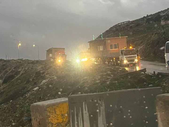 מתנחלים מרחיבים את המאחז “עוש גוראב” ממזרח לבית סאחור בהצבת קרוואנים חדשים