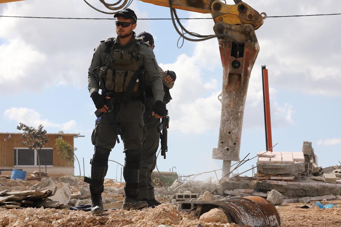 הם הורסים גם בארות מים