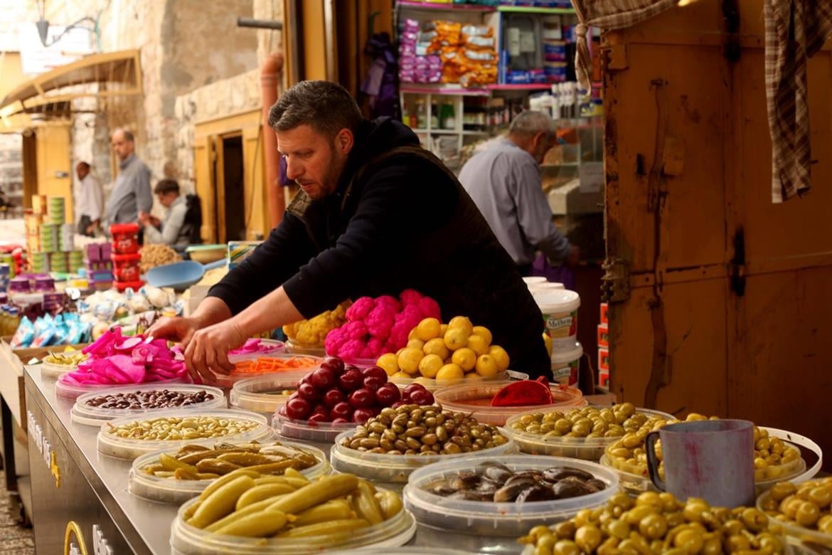 מסורת הכנת החמוצים מאז 1936בחברון