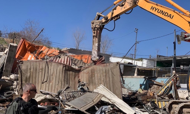 כוחות הכיבוש הרסו מבנים חקלאיים ומסחריים בדיר בלוט והחרימו בולדוזר בכראווה בני חסאן