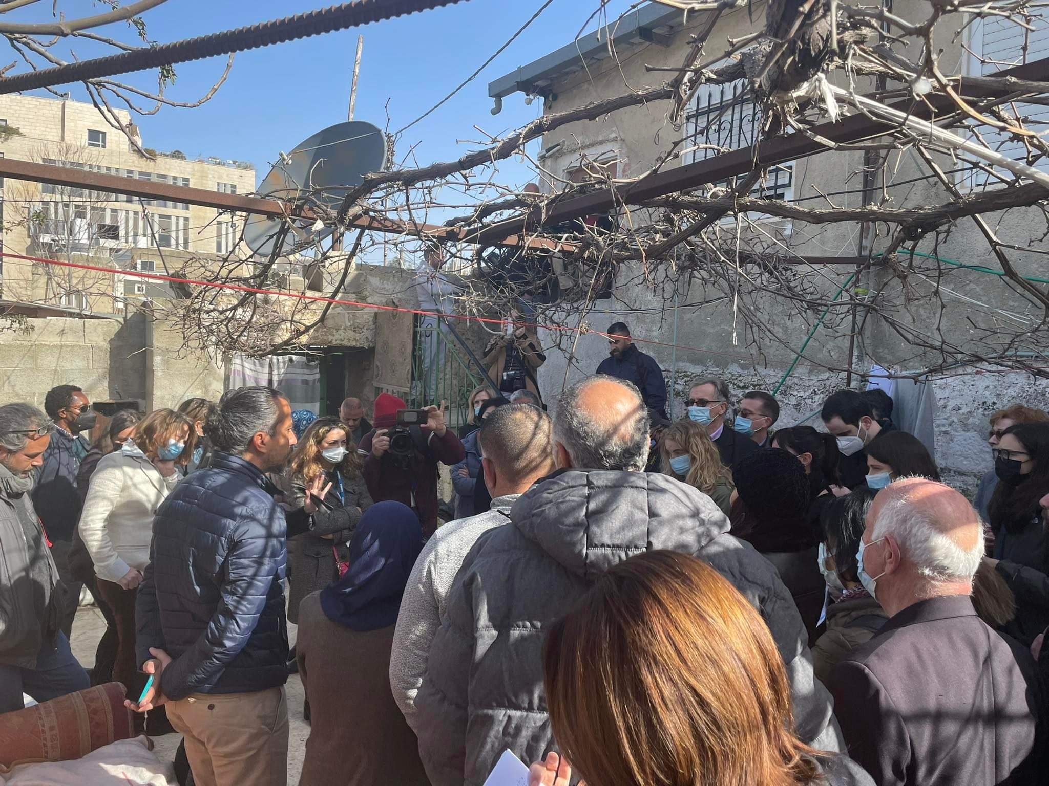 משלחת בינלאומית בשייח' ג'ראח לתמוך בפלסטינים