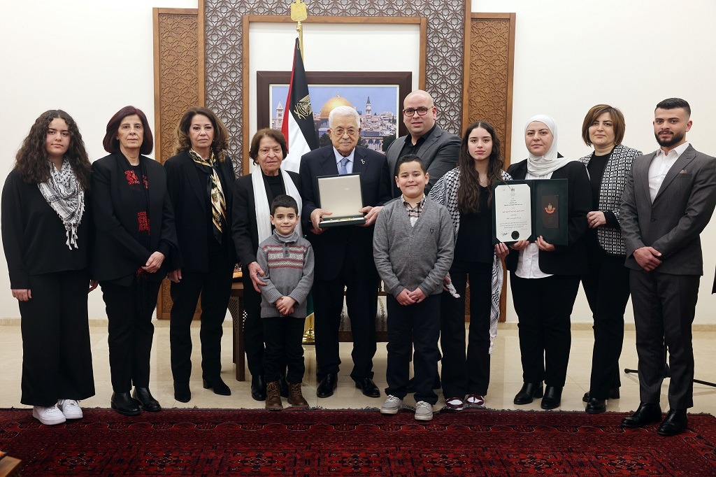 הנשיא מעניק את עיטור "כוכב יבוס" ללוחם המנוח עבד אל-אלה אלעתירה