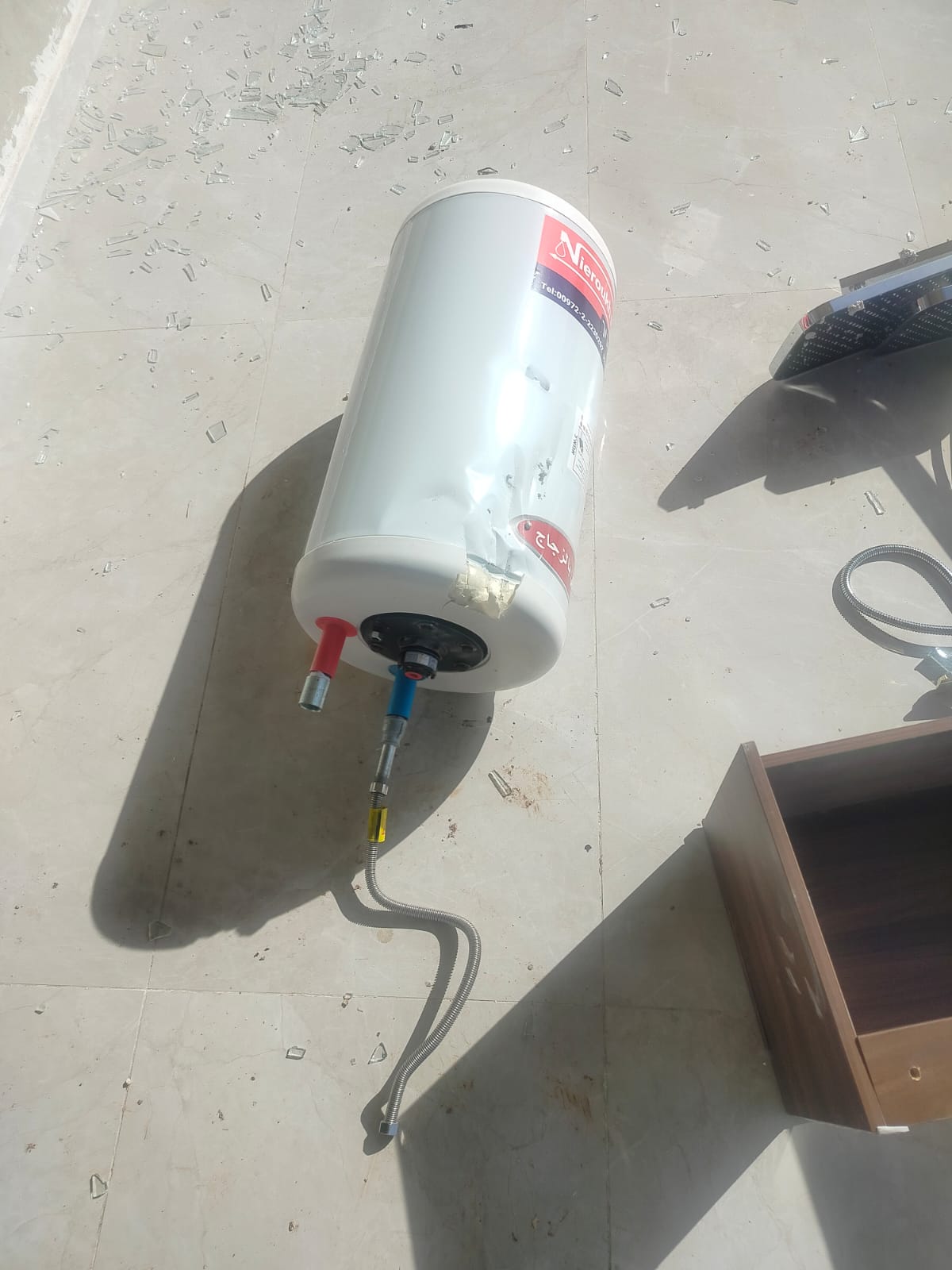 כוחות הכיבוש הודיעו על הריסת אולם תצוגה לאריחים בחברון; מתנחלים ניסו למנוע מסיק זיתים ממזרח ליטא
