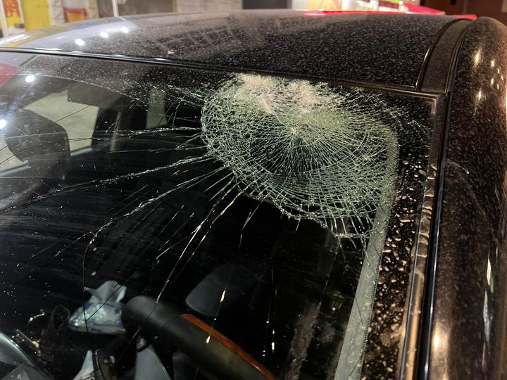 פורעים יהודים זרקו סלעי על רכבה של העיתונאית קריסטין רינאווי