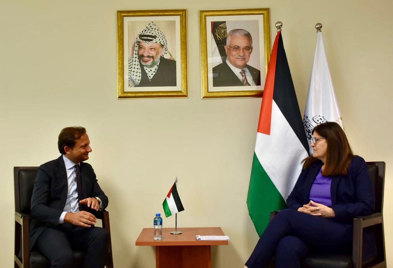 השרה שאהין מזהירה מפני הסכנות בהכשרת מאחזים קולוניאליים חדשים בגדה המערבית הכבושה