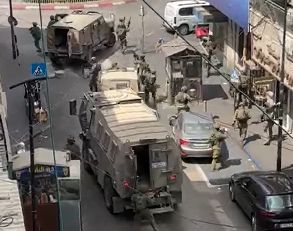 שני פצועים, בהם ילד, מירי כוחות הכיבוש במהלך פלישה למרכז רמאללה