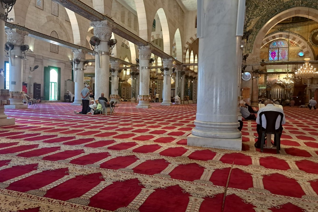 כוחות הכיבוש סגרו את שערי אל-אקצא זו שבת שנייה ברציפות – ומתירים כניסה רק למספר מצומצם של מתפללים